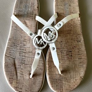 White Michael Kors flip flop w/cork footbed